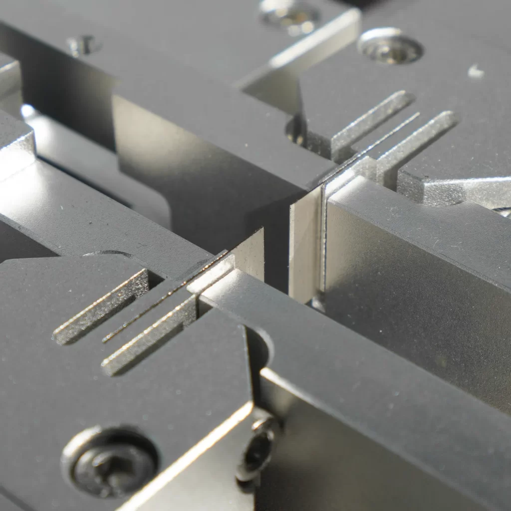 Coplanar Double Notch Cutter for Pipes and Plastics