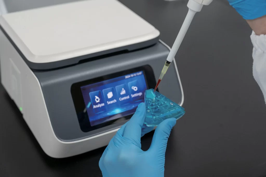 Analizador de inmunoensayo microfluídico - ToronMIA